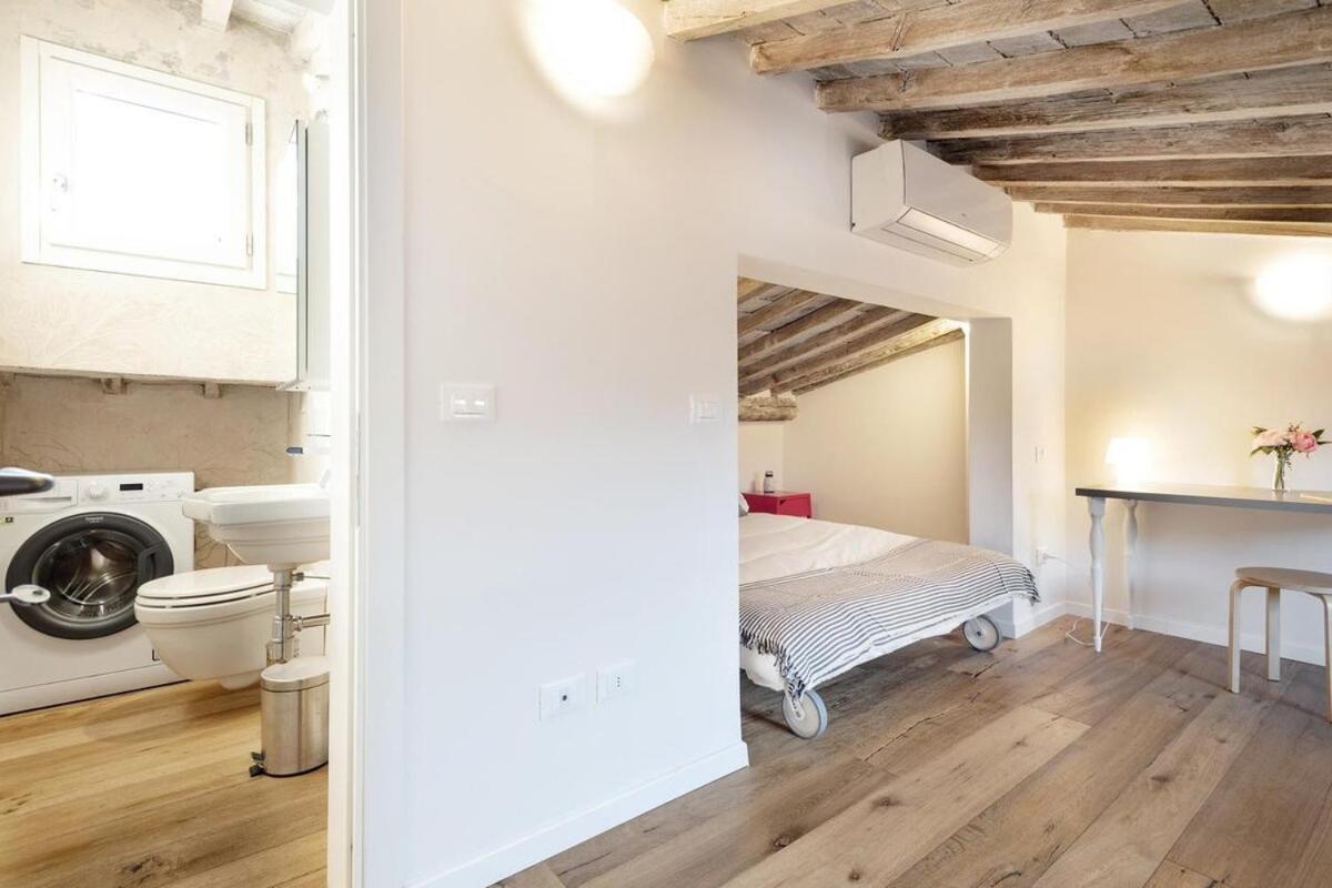 Ghibellina Attic